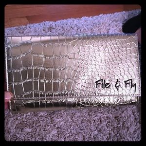 File & Fly passport and ticket holder